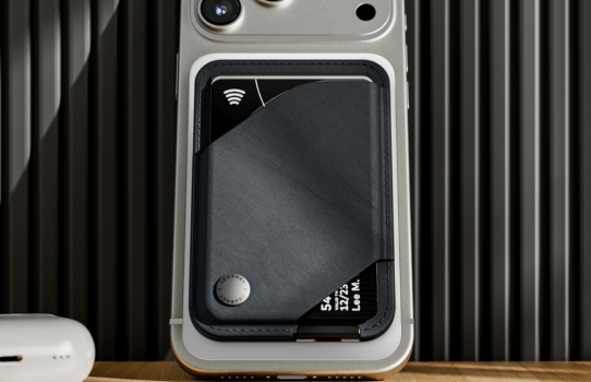 JOURNEY’s Leanest-Ever Wallet is for People Who Pay By Phone